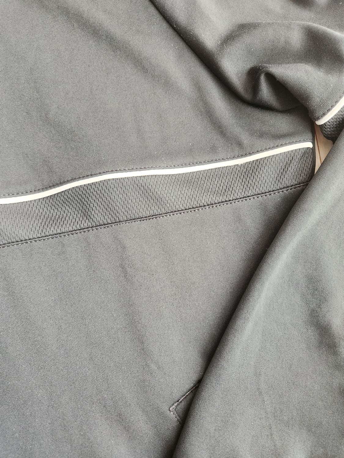 나이키 드라이핏 집업져지사이즈xl

오염 하자없이 깨끗해요^^

세탁해뒀 상품이미지6