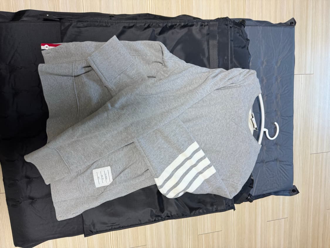 톰브라운4선완장맨투맨 5사이즈 상품이미지1