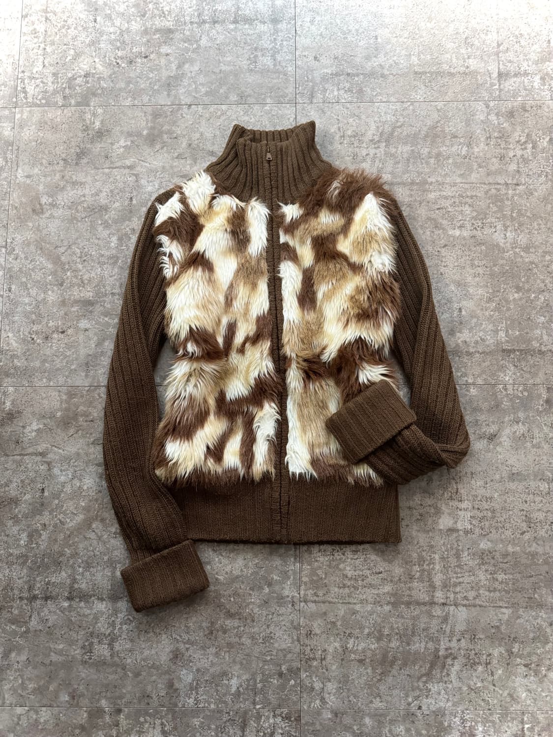 프론트 퍼 하이 넥 니트 집업 상품이미지1