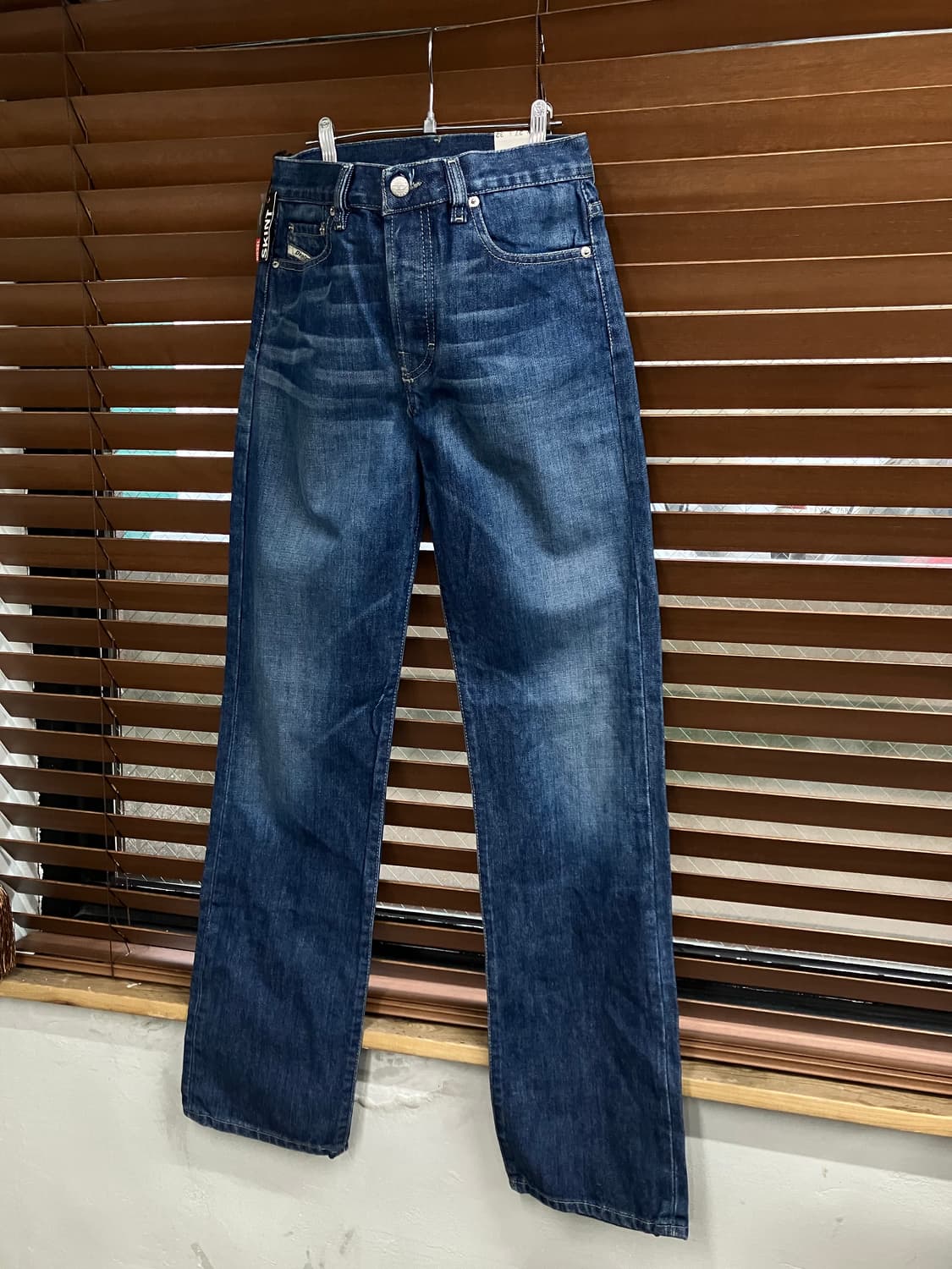 27 x 32 디젤 스트레이트 핏 데님팬츠 상품이미지1