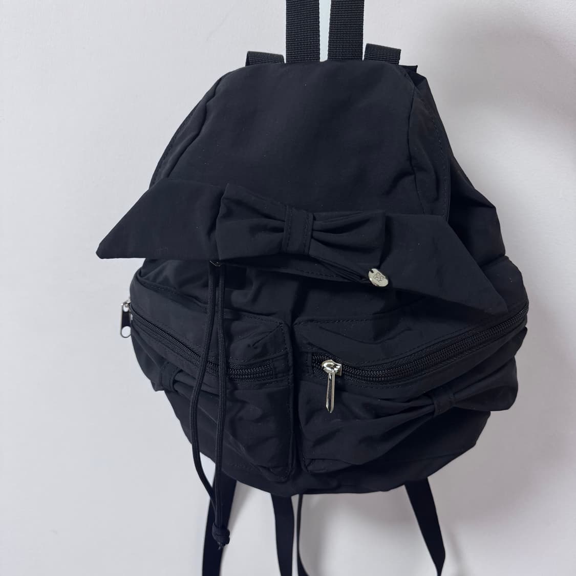 론론 RIBBON POINTED MINI BACKPACK BLACK 상품이미지1