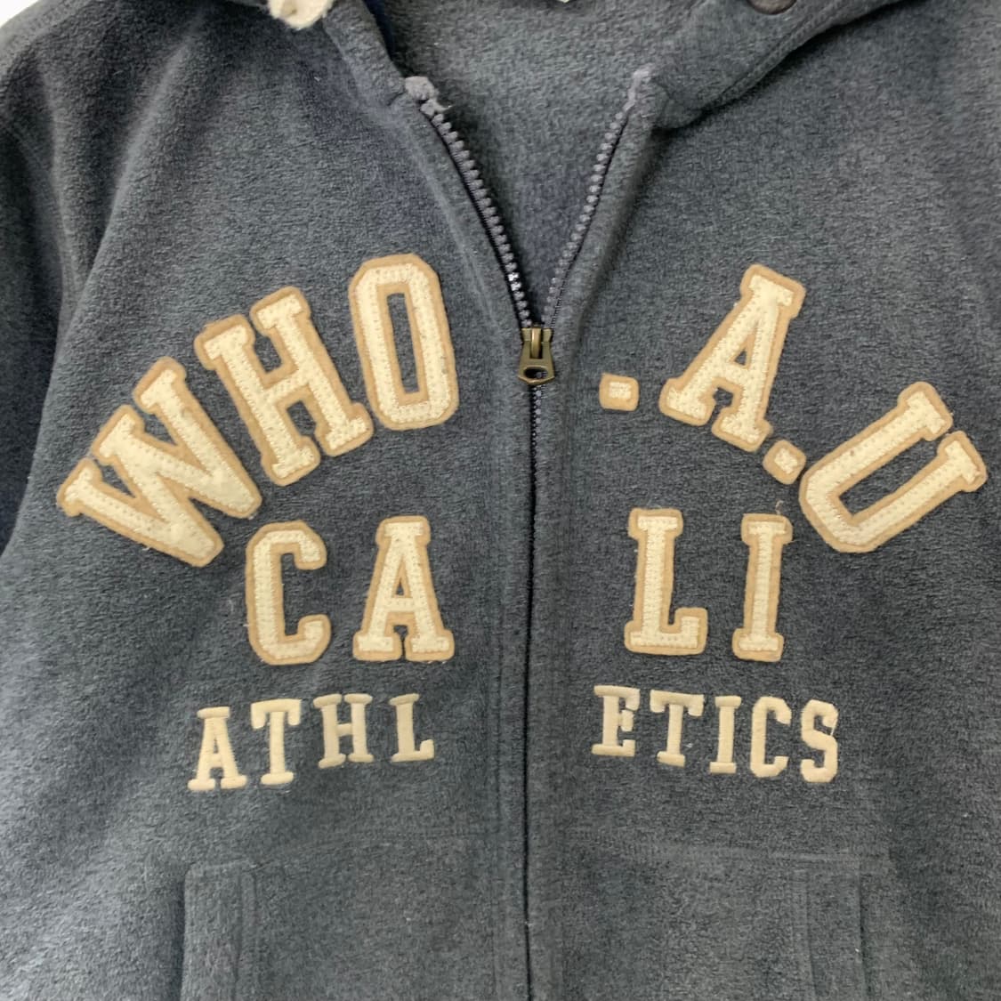 후아유 y2k 와투케 차콜 플리스 후드집업 상품이미지4