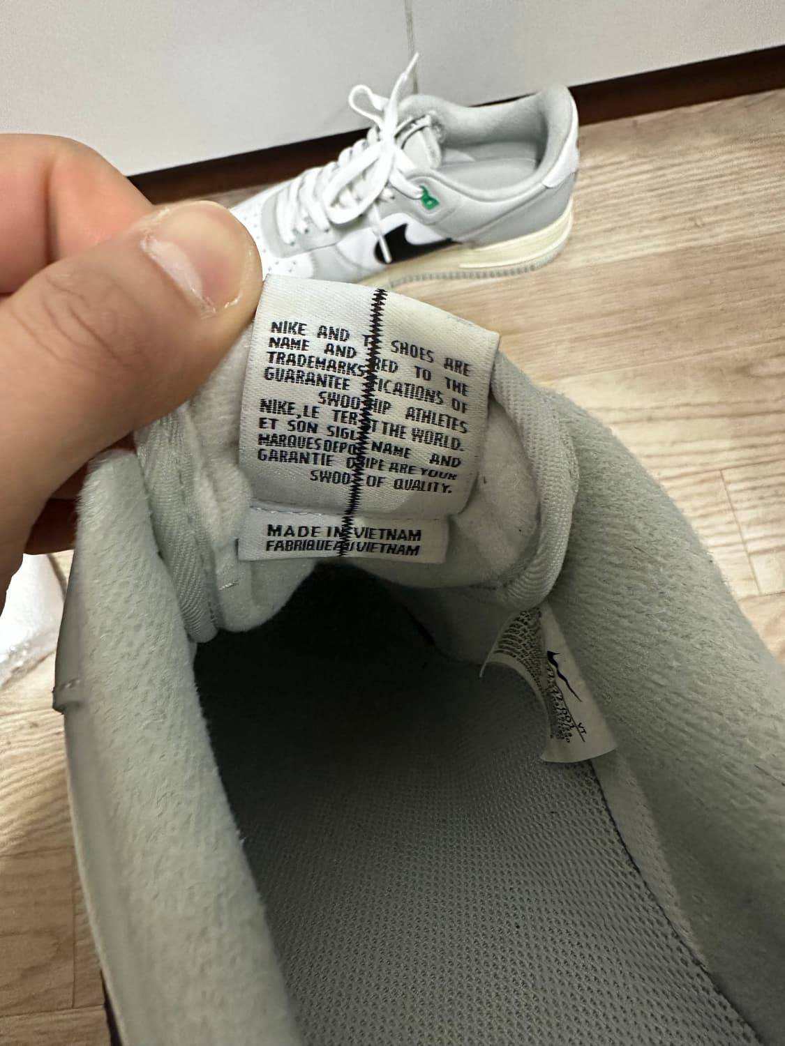 나이키 에어포스1 흰/회색 스니커즈 상품이미지5