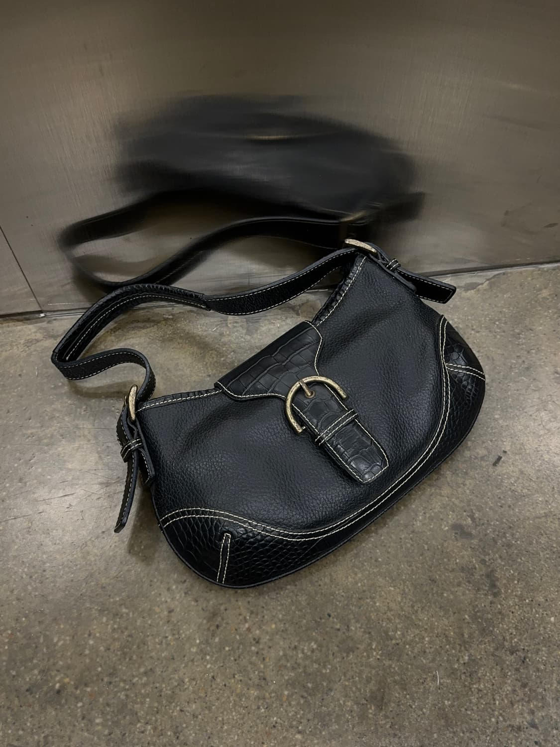 Black leather soulder bag 상품이미지1