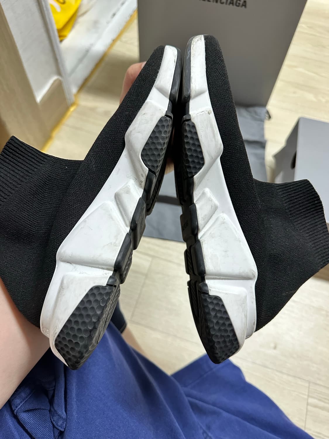발렌시아가 스피드러너 240 판매 상품이미지4