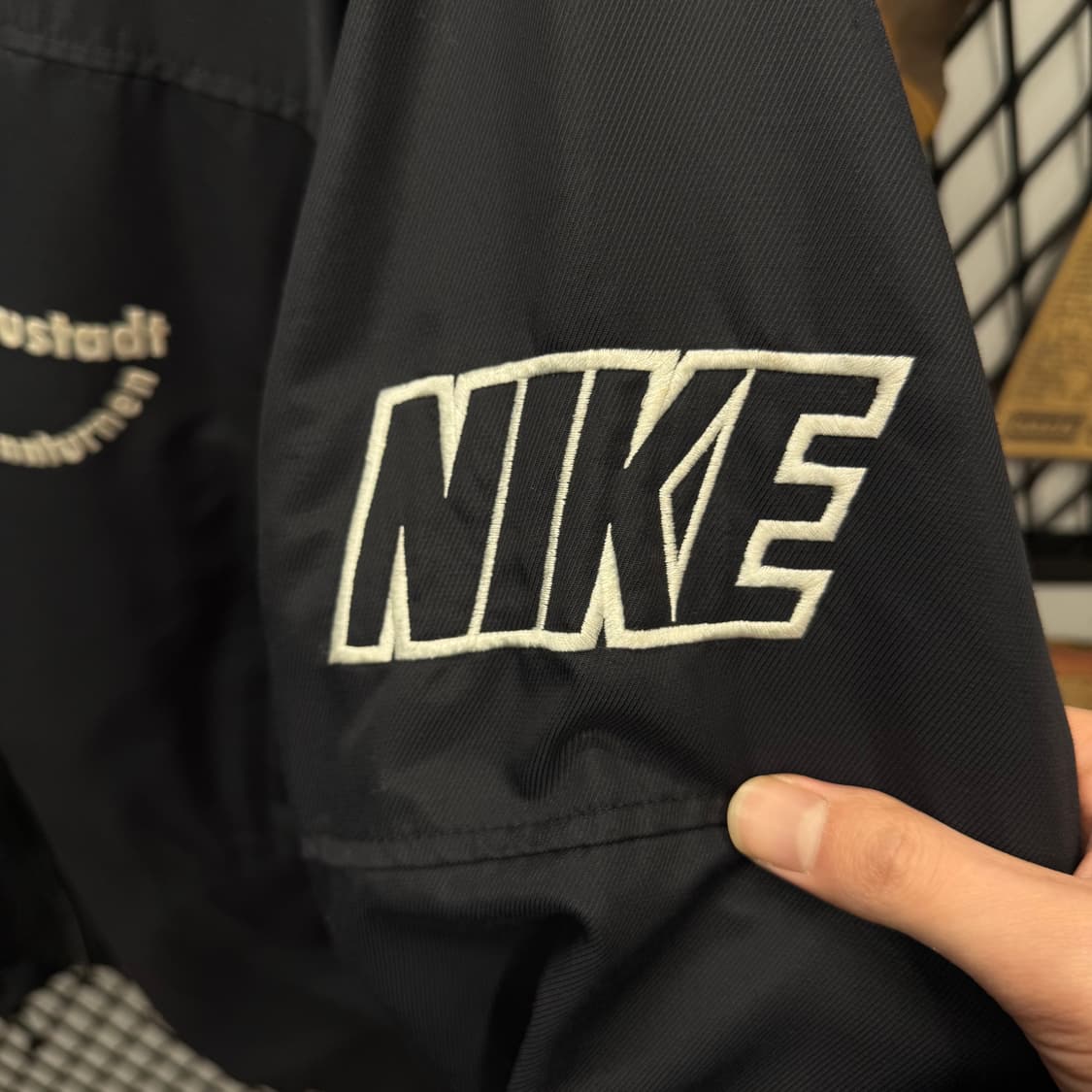 90s 나이키 올드스쿨 바람막이 후면 빅 스우시 포인트 레드 블랙 상품이미지6