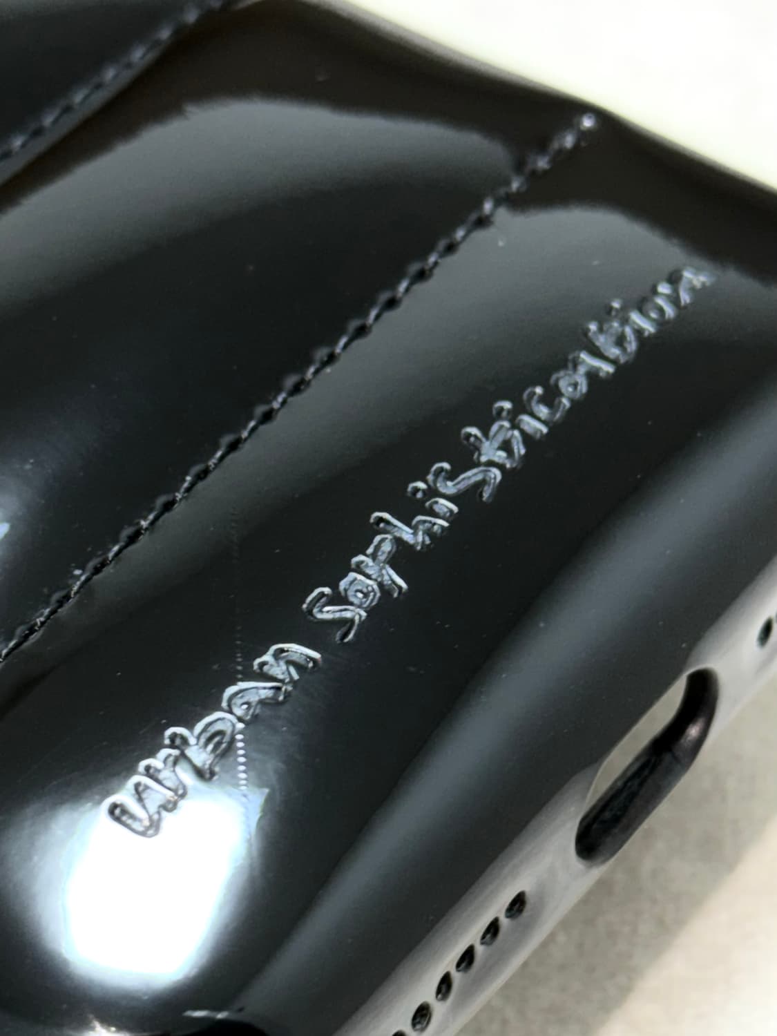 어반소피스티케이션 브라츠 제이드 고양이 케이스 iphone 17 pro 상품이미지3