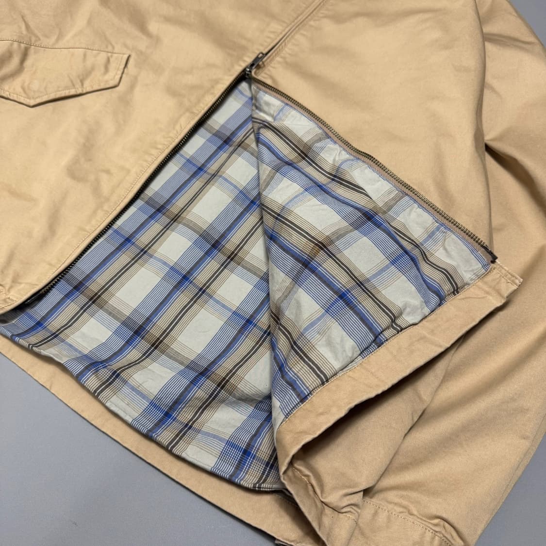 빔즈(BEAMS) 베이지컬러 코튼 더블 집업 레글런 블루종 자켓 상품이미지4