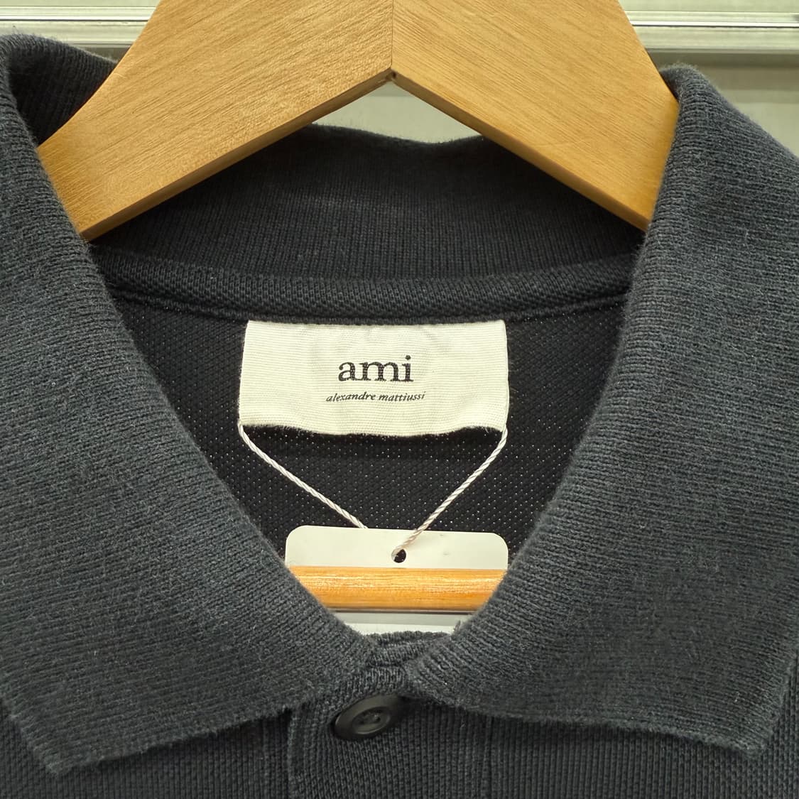 AMI 아미 블랙 하트 로고 패치 카라 반팔티 상품이미지6
