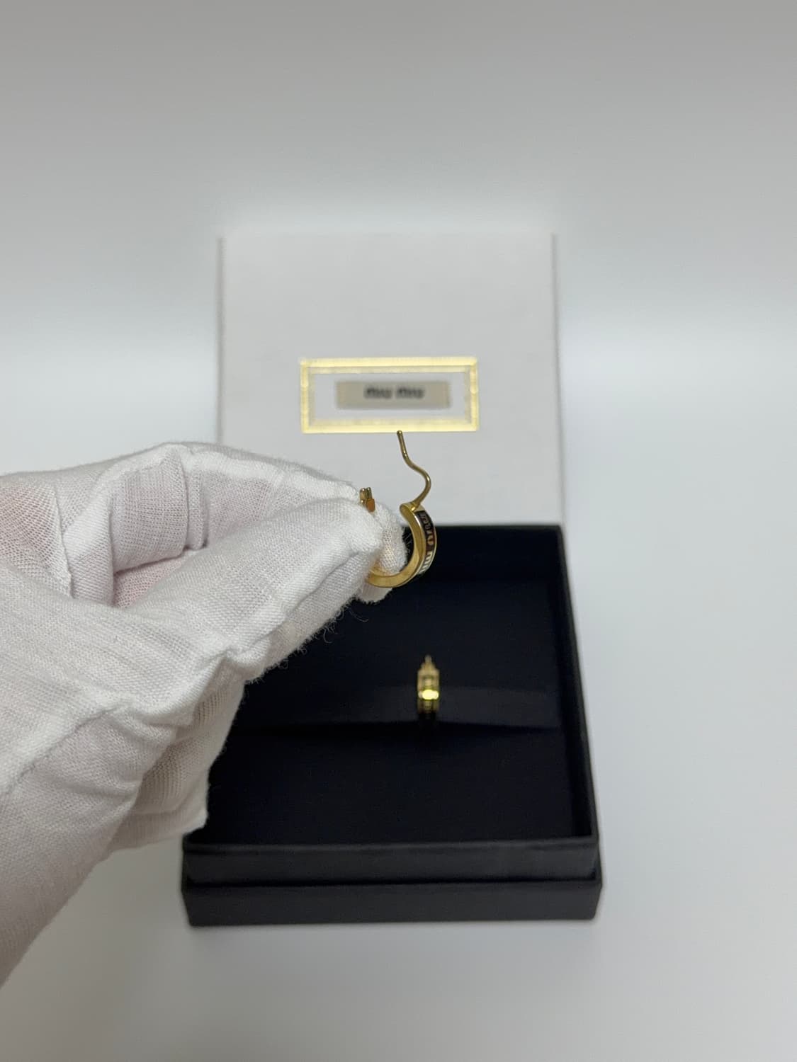 미우미우 에나멜 메탈 귀걸이 블랙 상품이미지3