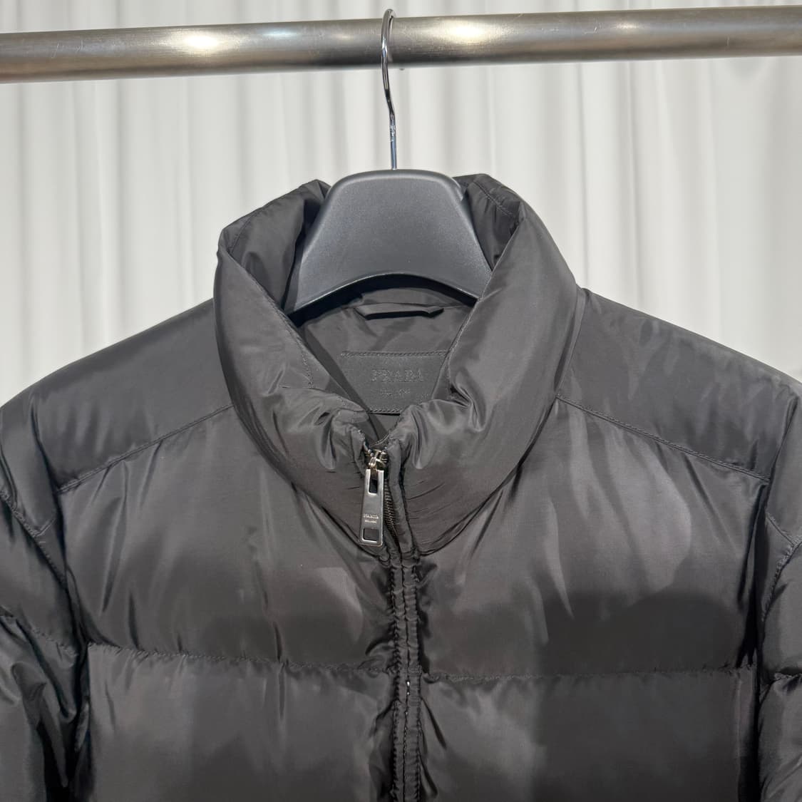 (110) 프라다 삼각로고 리나일론 패딩 상품이미지3