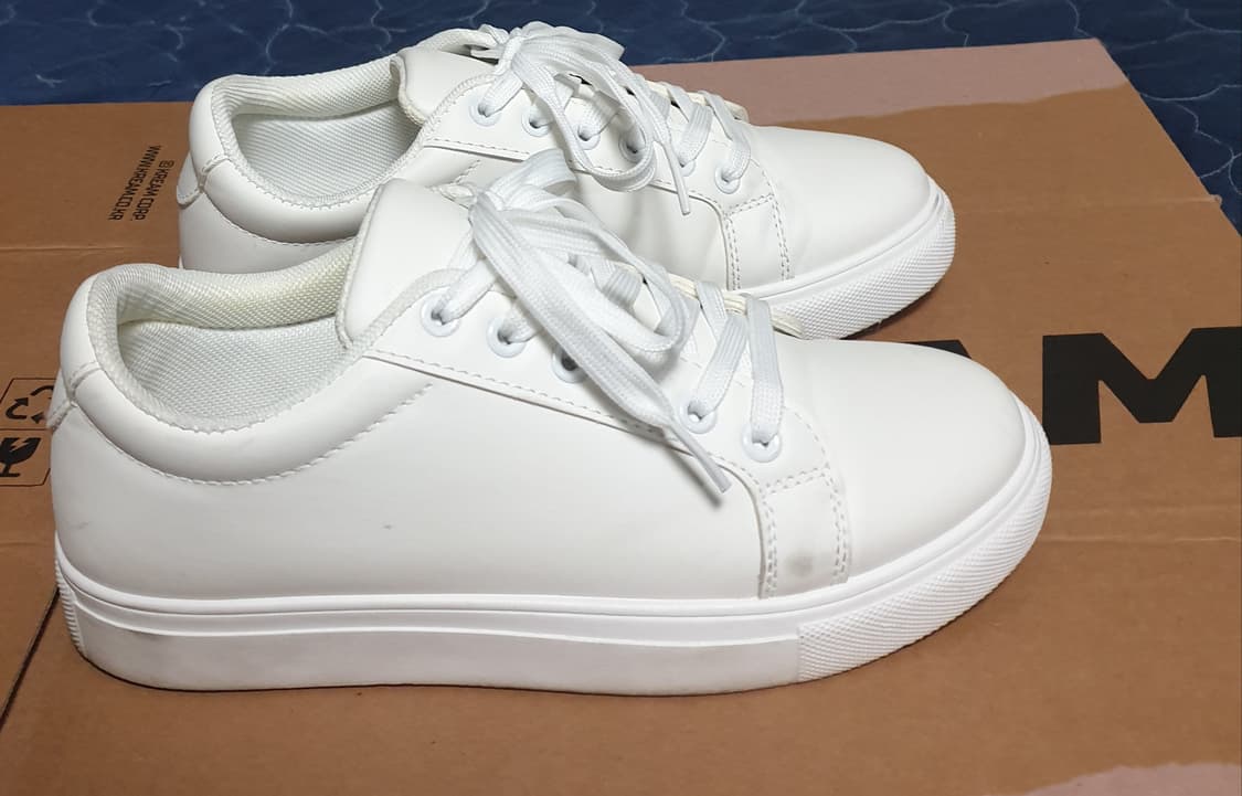 CARET 화이트 스니커즈 (240). 상품이미지2