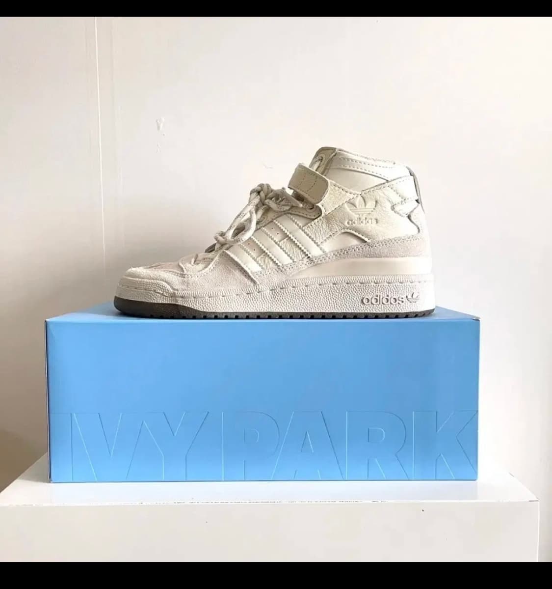 아디다스 x 비욘세 아이비 파크 포럼 미드 알루미나 스니커즈 리미티드 에 상품이미지3