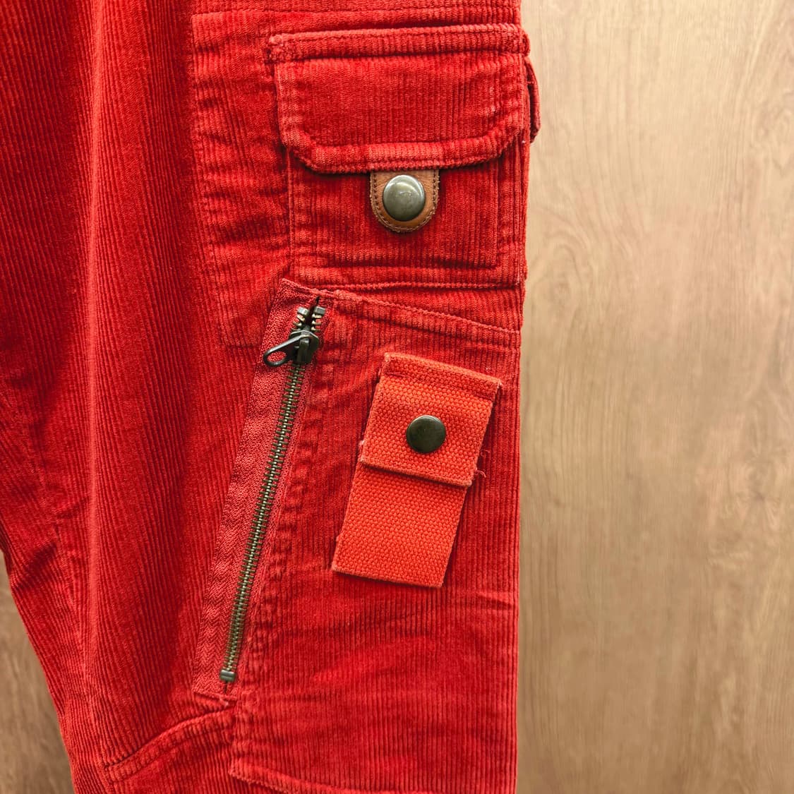 폴로 랄프로렌 코듀로이 카고 지퍼 포켓 버튼 디테일 레드 상품이미지6