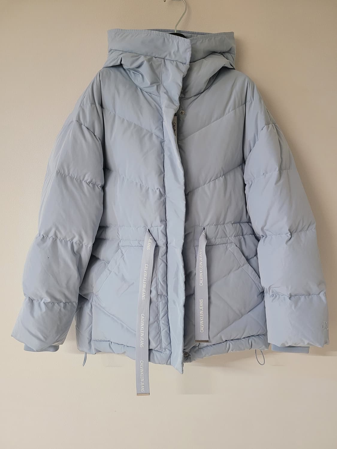 캘빈클라인 미드 랭스 페미닌 다운 자켓 XS (제니,정호연) 상품이미지1