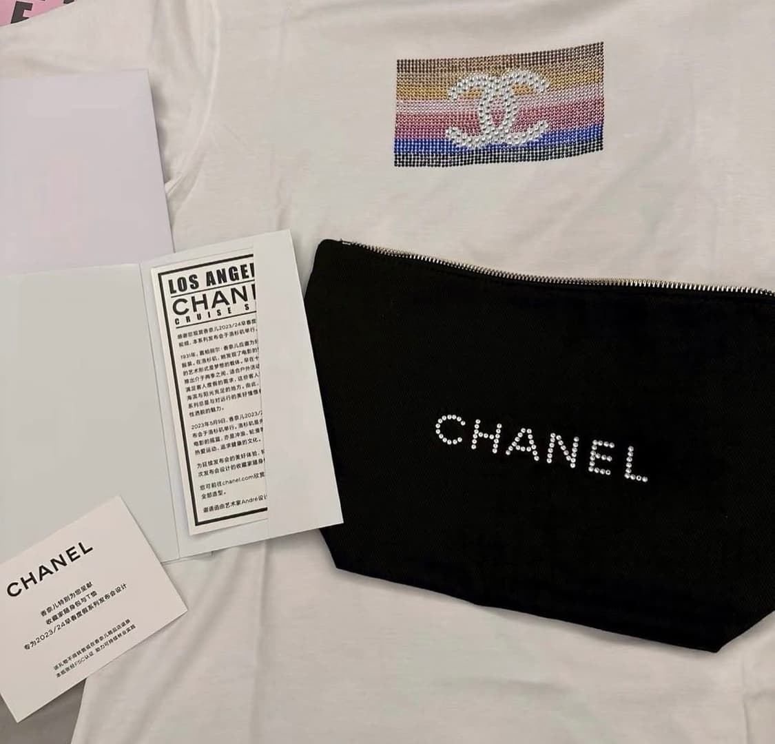 샤넬뷰티 리미티드 스와로브스키 
로고 티셔츠 + 파우치 세트 기프트팩 상품이미지2