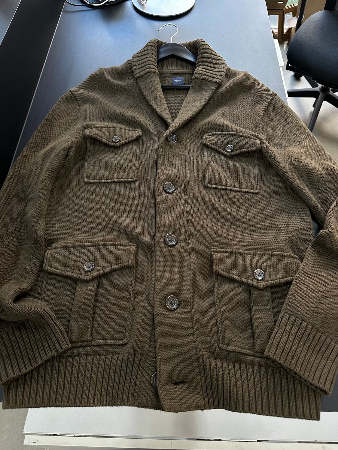 갭 멀티포켓 버튼 니트가디건 카키브라운 상품이미지5