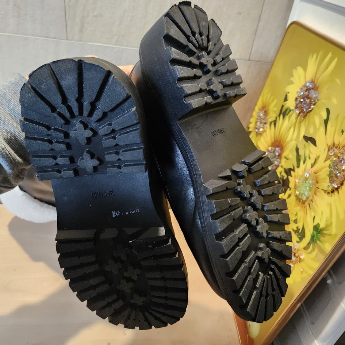 “겉가죽+안기모 퍼🔥 따뜻함 미쳤다… 양털 롱부츠”245 상품이미지5