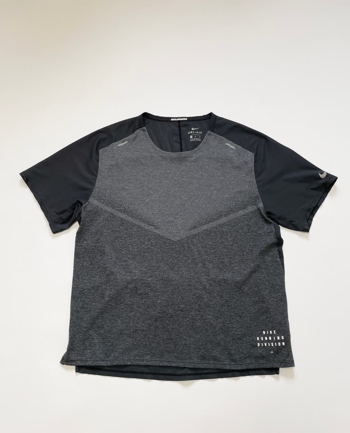 나이키 테크니트 울트라 런 디비전 반팔 상품이미지2