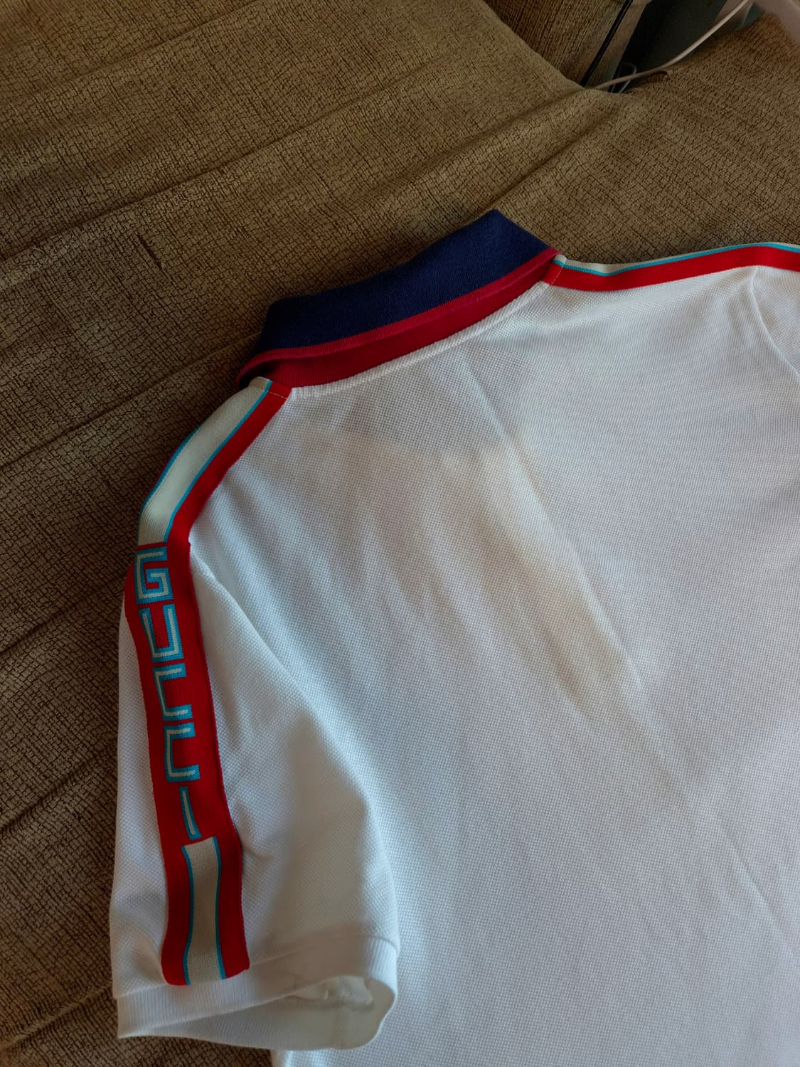 L/ 구찌 숄더 자수 로고 카라티 상품이미지6