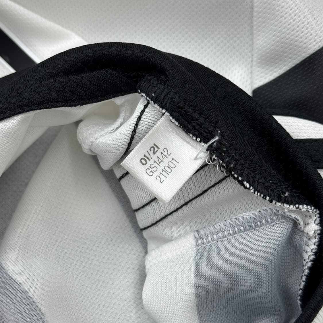 21-22 유벤투스 홈 No.10 파울로 디발라 상품이미지9