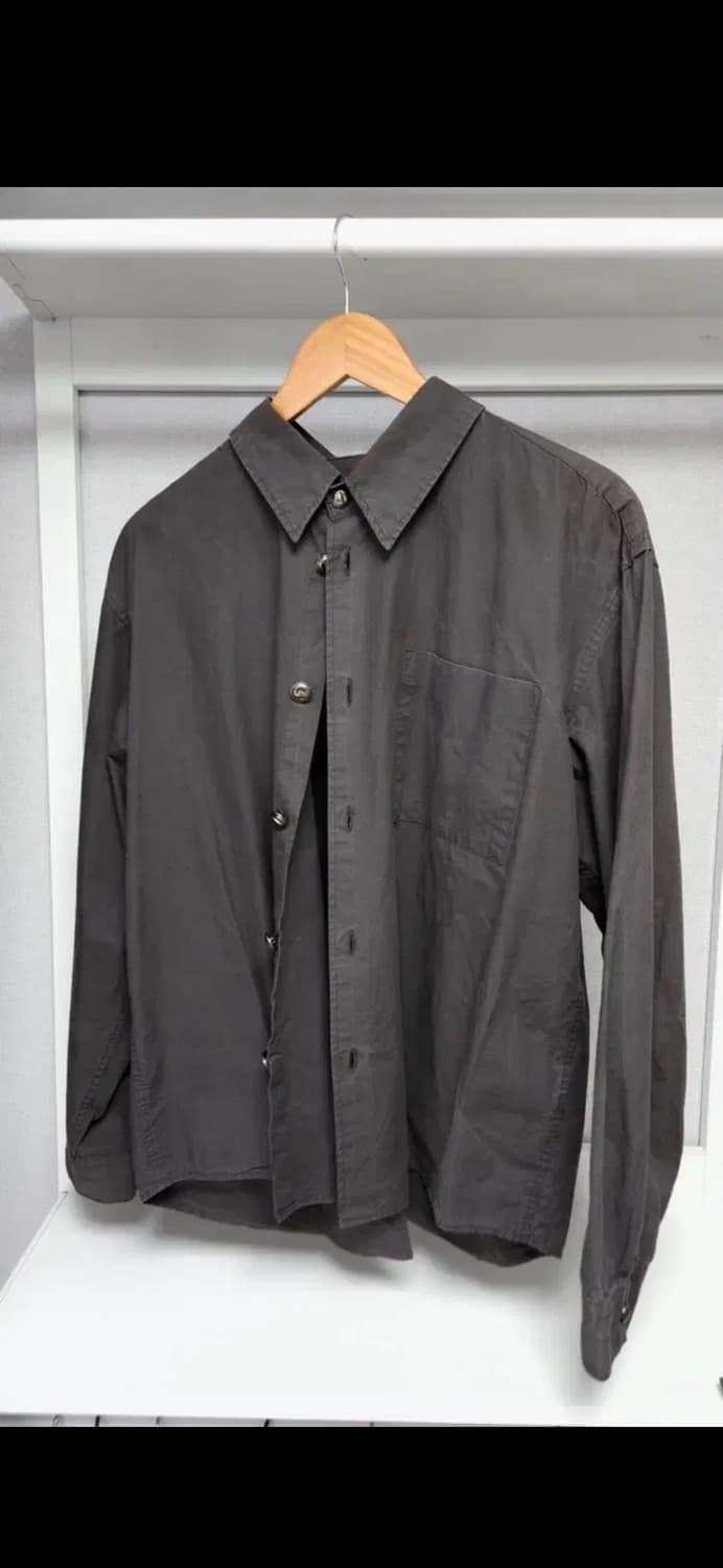 해칭룸 뮤지엄 버튼셔츠 차콜 4사이즈 상품이미지1