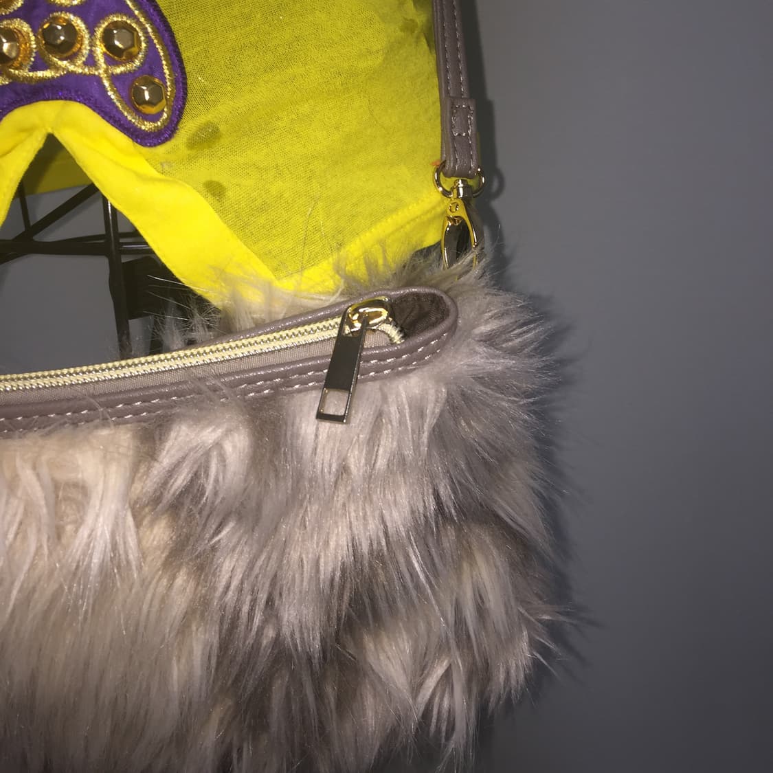 y2k white&choco fur cross bag 상품이미지4