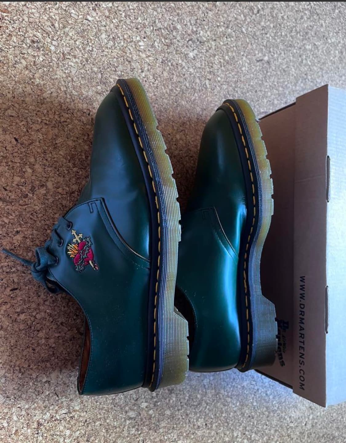 Dr.martens x Supreme Sacred Heart Green 상품이미지7
