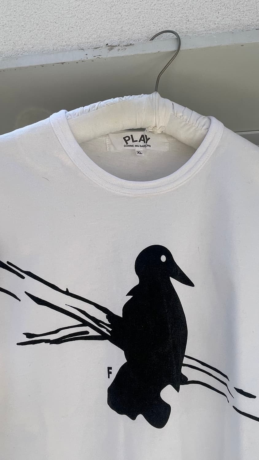 Comme des Garçons PLAY 'Crows' Graphic T 상품이미지6