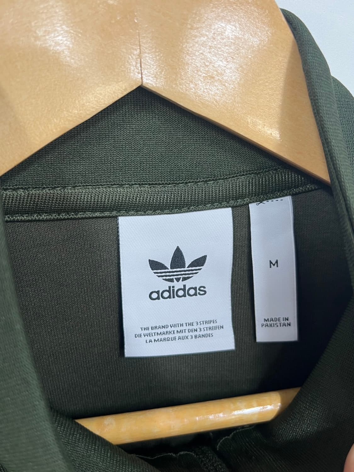 아디다스 오리지널 에센셜 올리브 카키 트랙탑 져지 상품이미지4