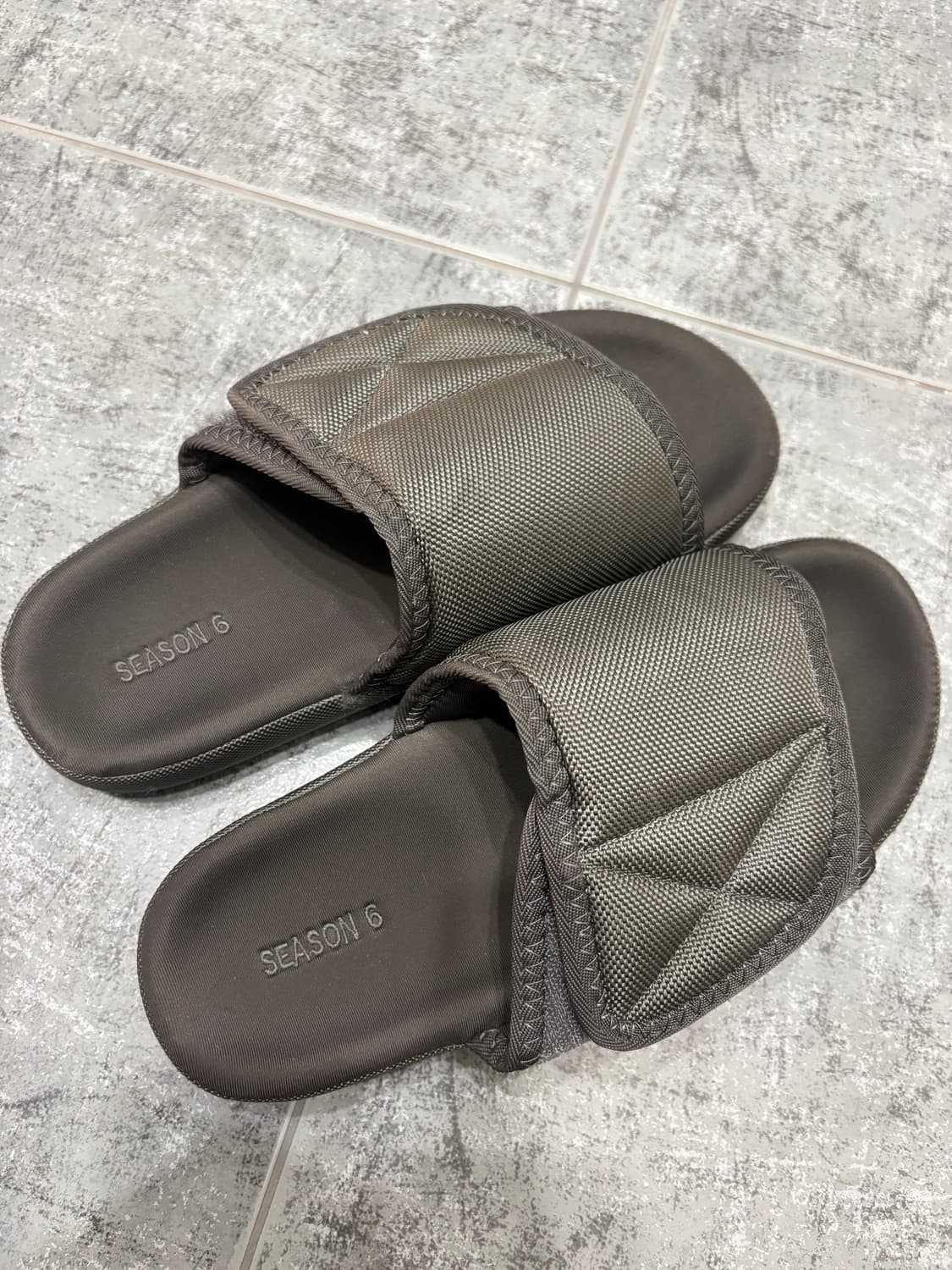 이지 시즌 6 슬리퍼 상품이미지2