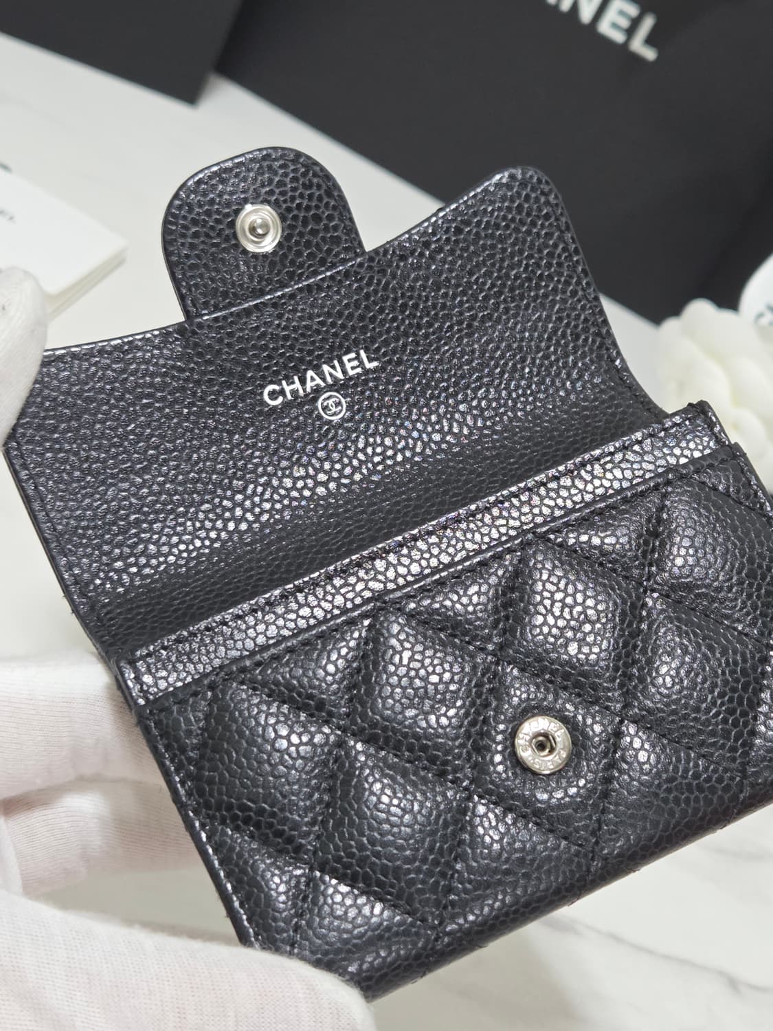 [새상품급] 샤넬 클래식 캐비어 똑딱이 은장 플랩 지갑 상품이미지5