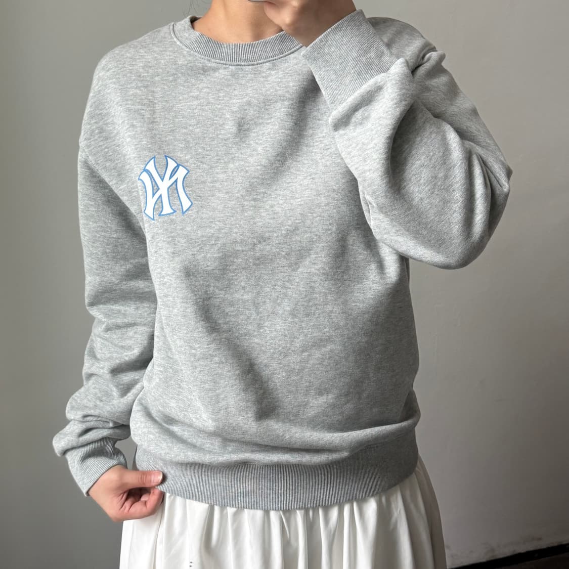 [M] MLB x 디즈니 그레이 맨투맨 상품이미지2