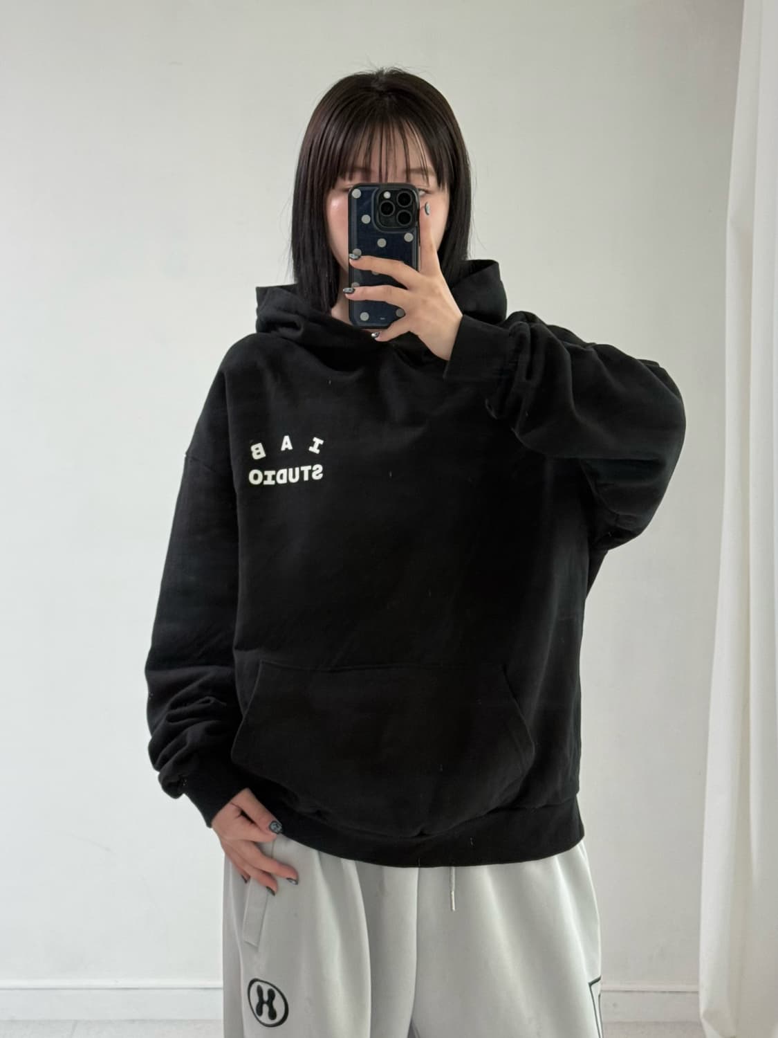 아이앱스튜디오 블랙 후드티 상품이미지1