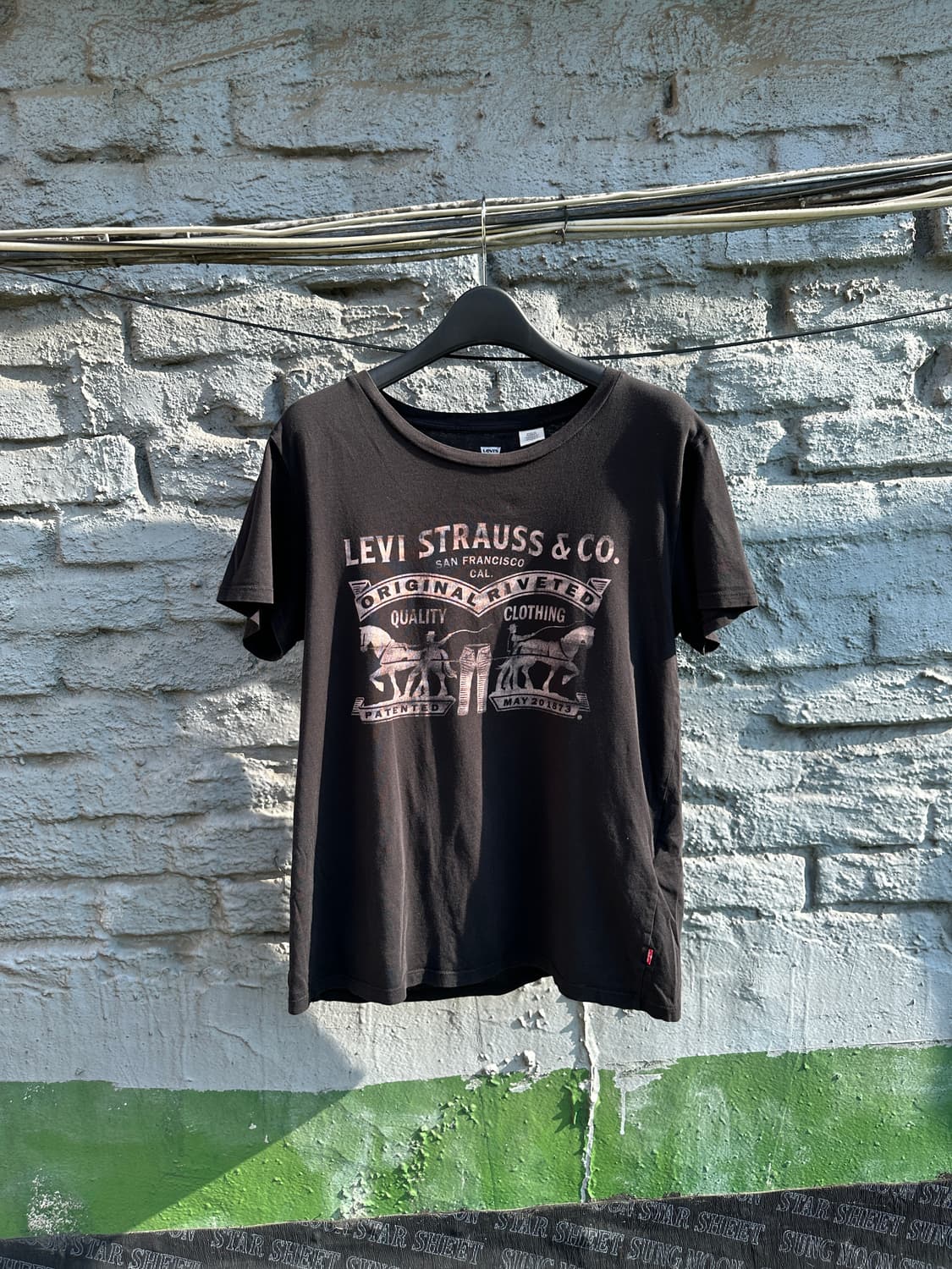 Levis 리바이스 빈티지 그래픽 블랙 반팔티셔츠(m) 상품이미지1