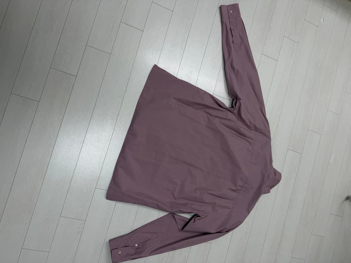 오라리 셔츠 3 사이즈  상태 9.7/10  사진 찍고 절대 안입습니다 상품이미지7