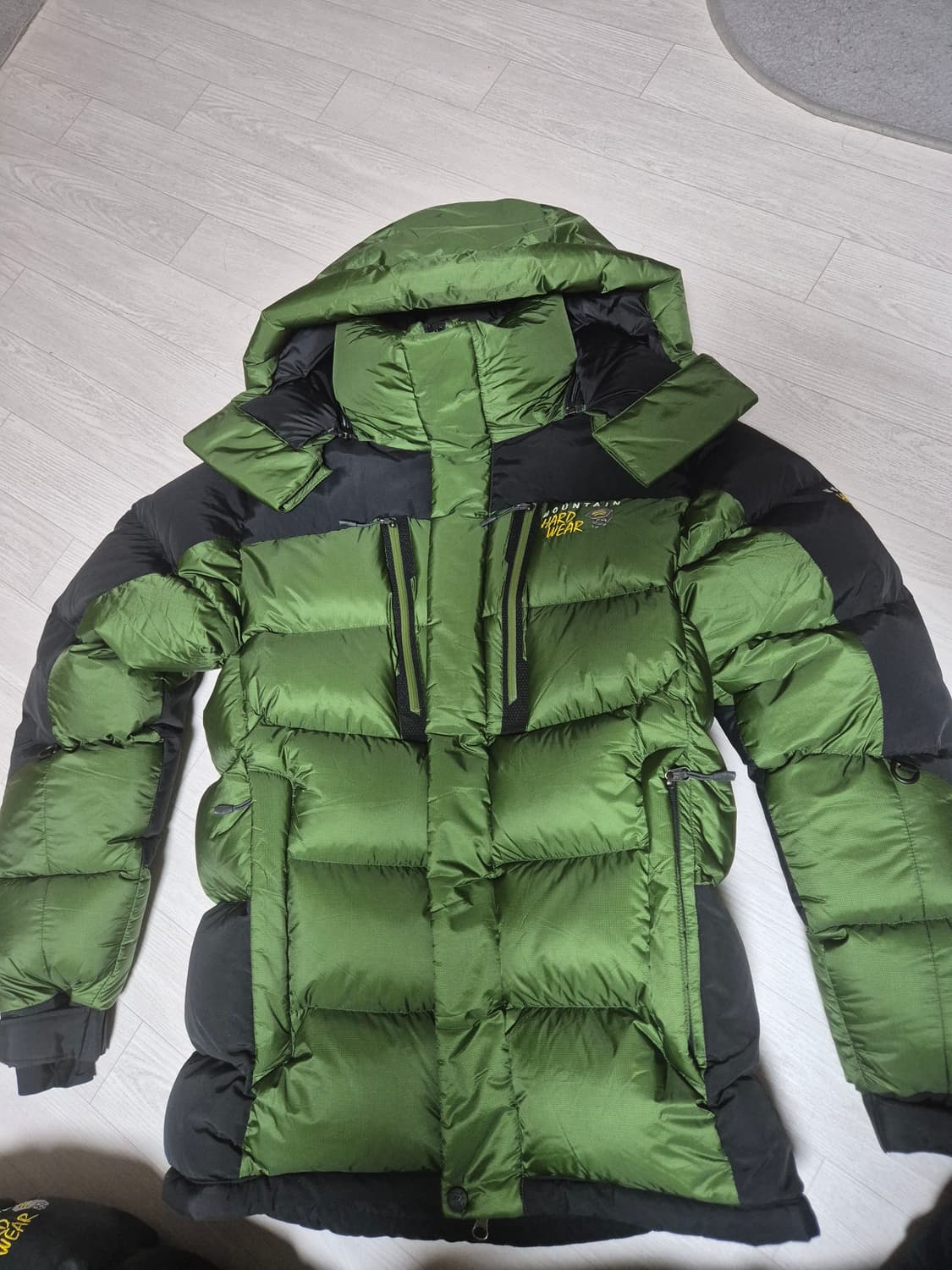 마운틴하드웨어 필파워800구스다운 카키그린 M 사이즈 세상품 상품이미지2