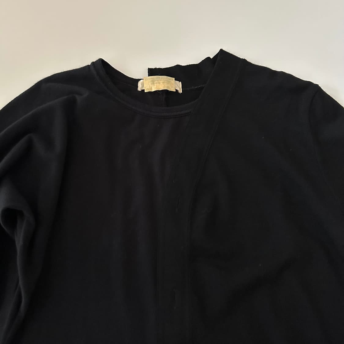 꼼데가르송 comme des garcons 비대칭 디테일 티셔츠 상품이미지2