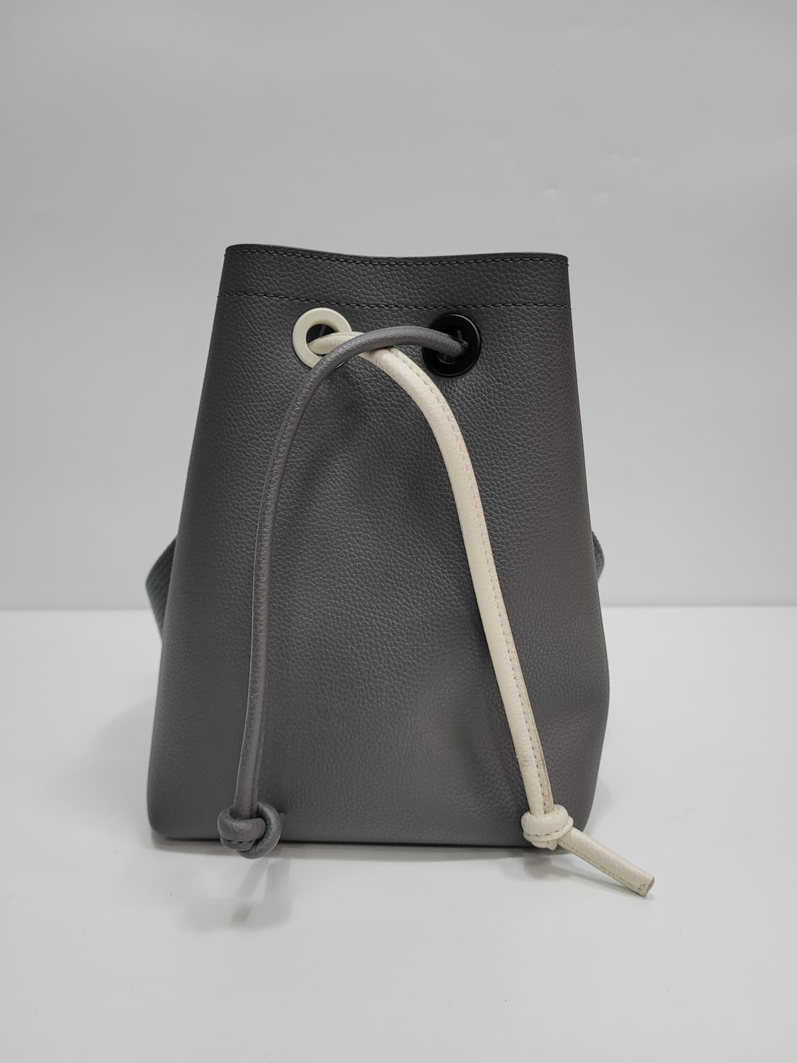 BEAN POLE 빈폴 에쉬 뉴 포레 스몰 버킷백
 상품이미지4