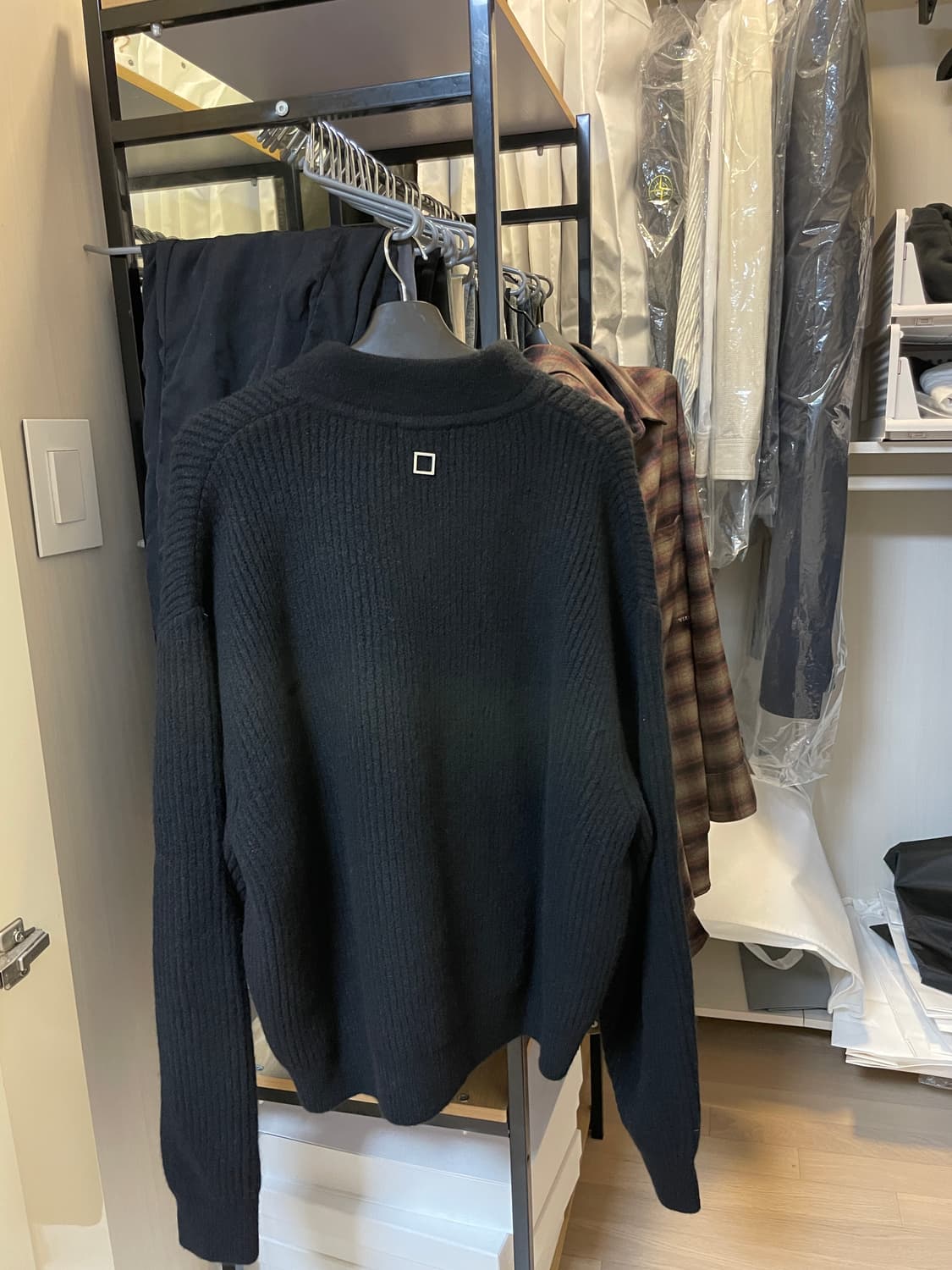 우영미 24fw 블랙 집업 스웨터 50사이즈 상품이미지3