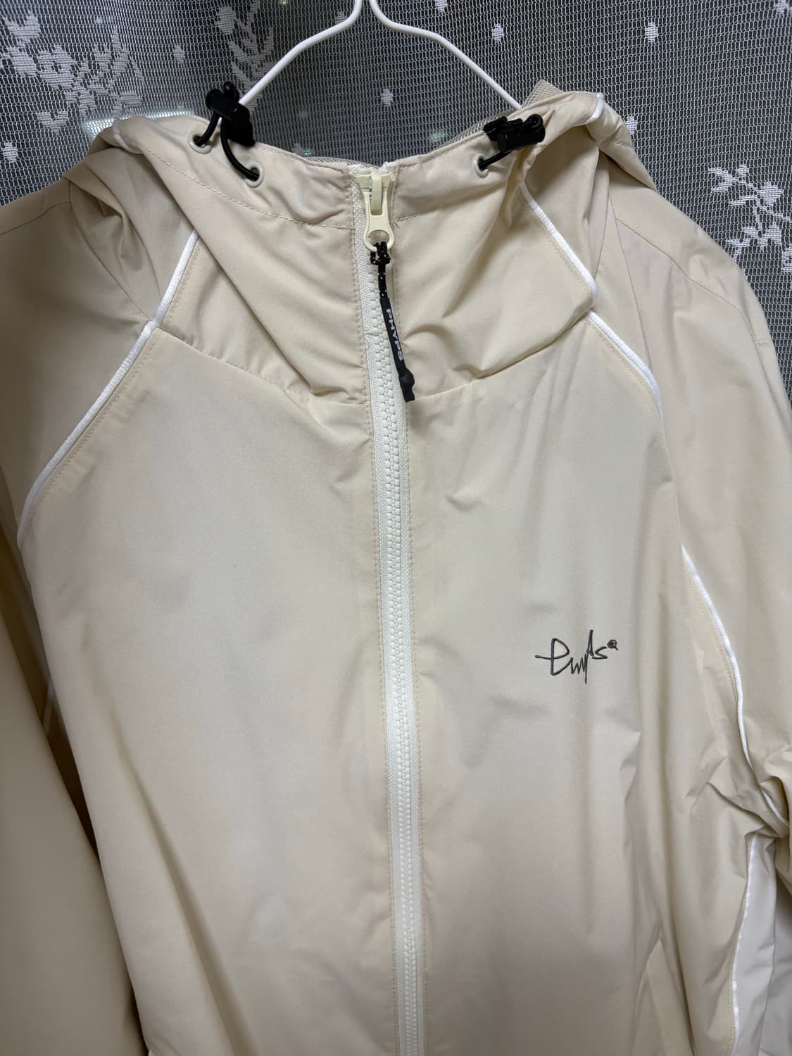 피지컬디파트먼트 파이핑 사인로고 후드 자켓 아이보리 상품이미지2