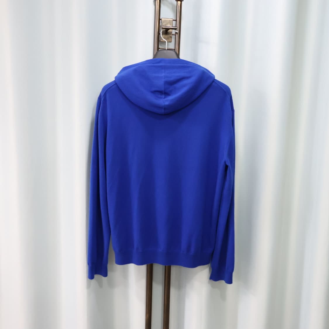 루이비통 LV 로고 자수 엠보스 캐시미어 후드티 XL/105 상품이미지5