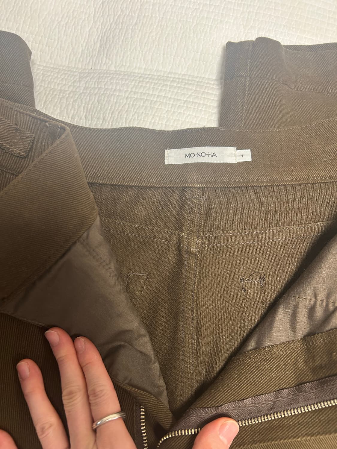 모노하 커브드팬츠 브라운 상품이미지1