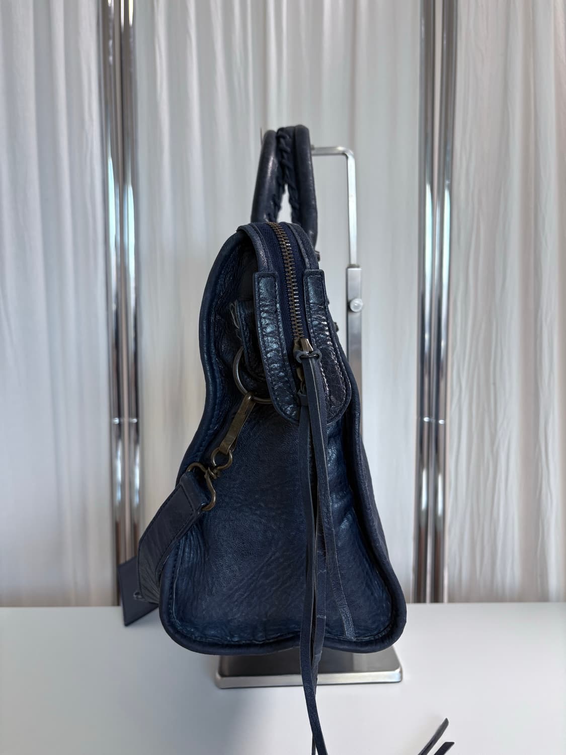 발렌시아가 시티 모터백 다크네이비 상품이미지4