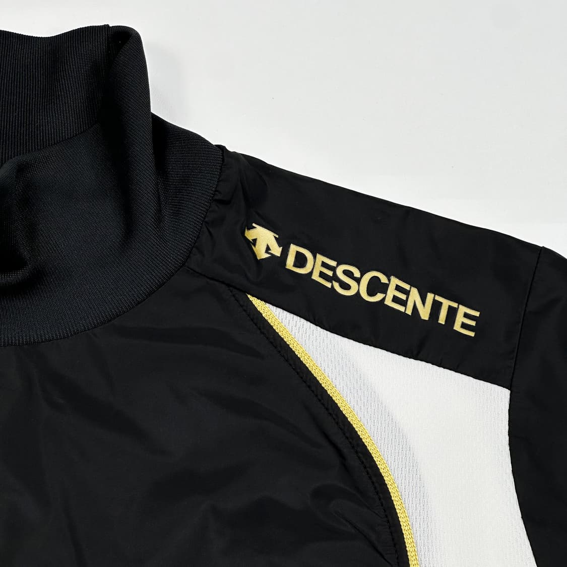 데상트 재팬 트레이닝 블랙 바람막이 웜업 (M) 상품이미지4