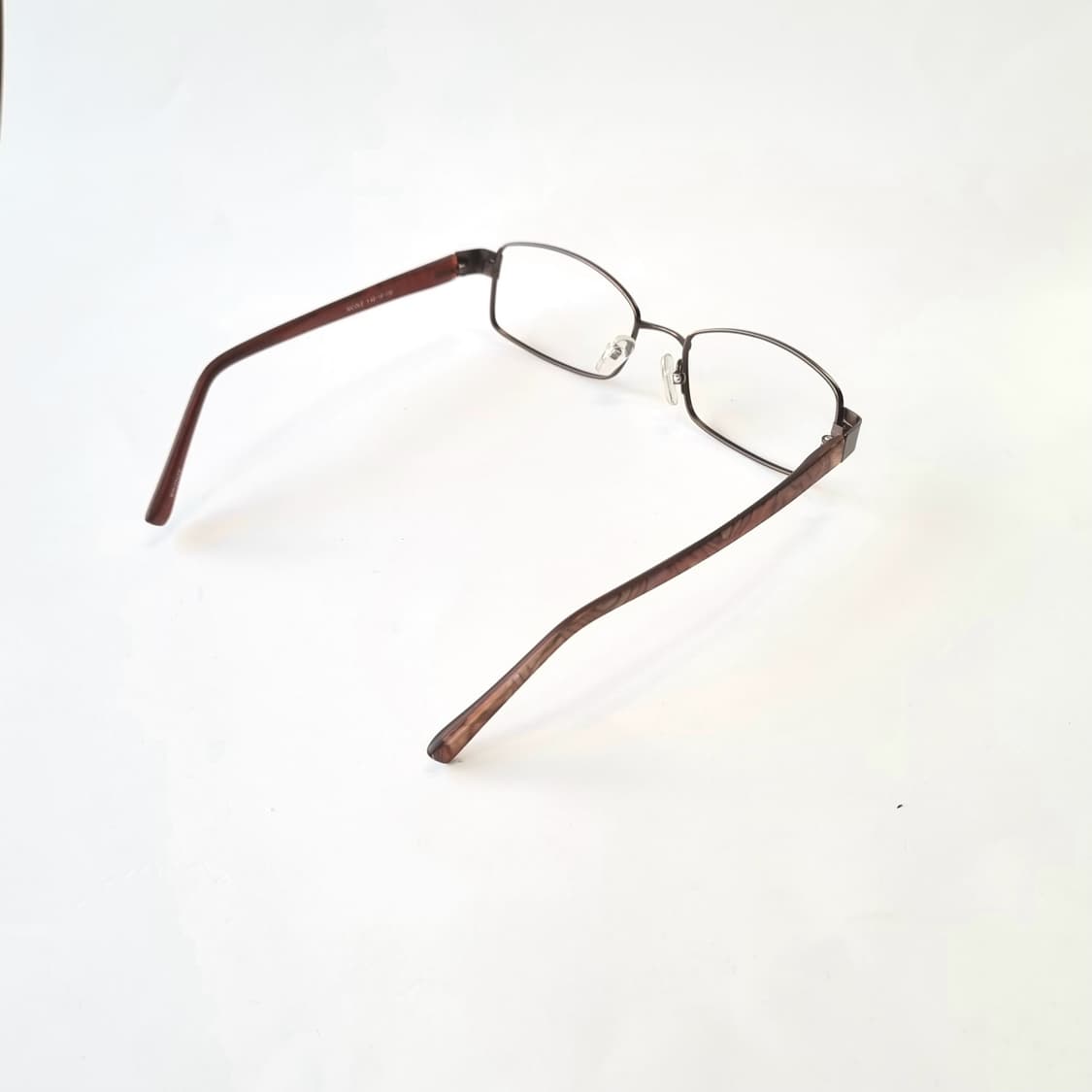 진열상품 NICOLE 사각 건메탈브라운 안경테 399 상품이미지5