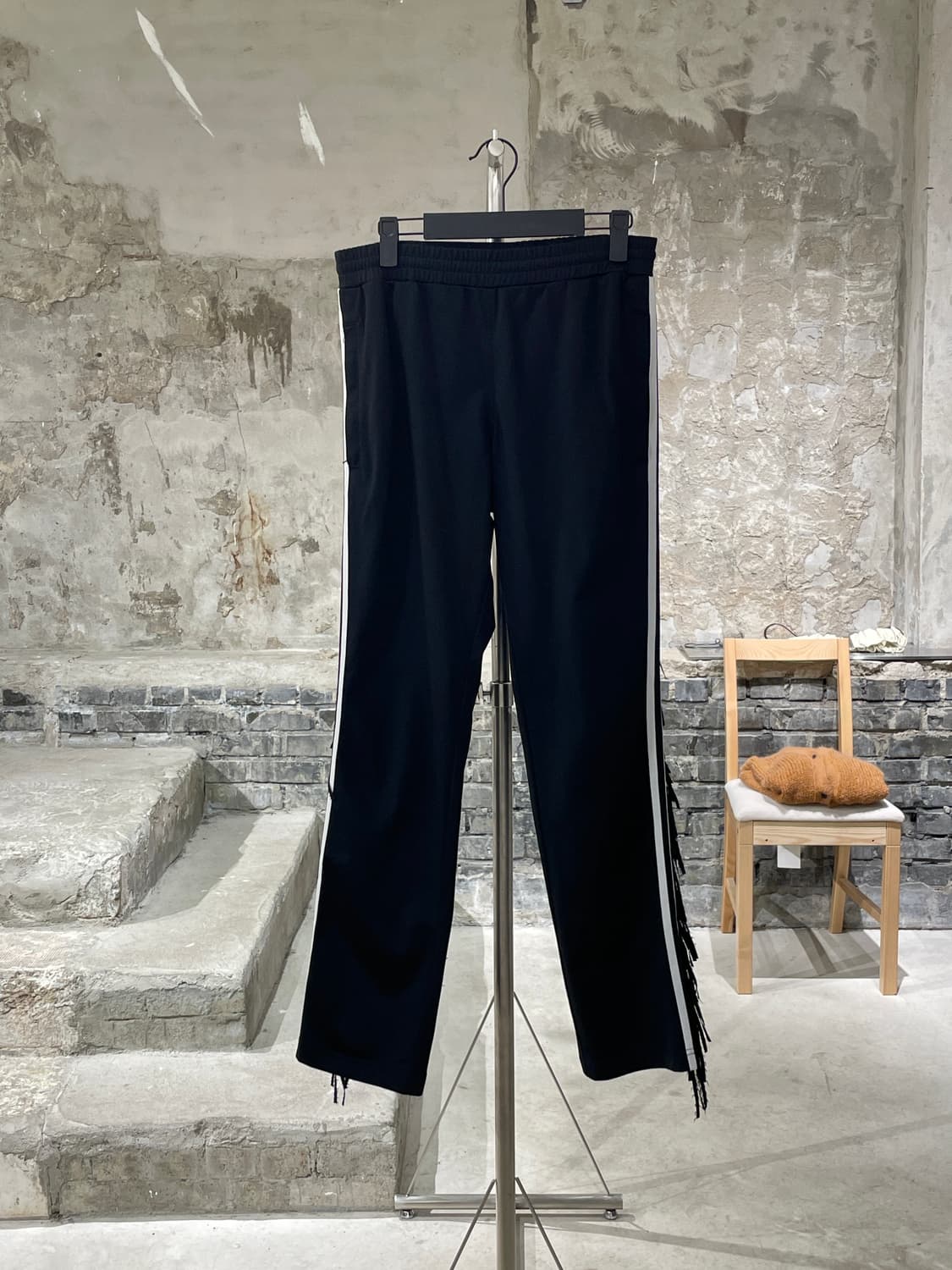 아디다스 x 제레미 스콧 블랙 프린지 트랙 팬츠 상품이미지1