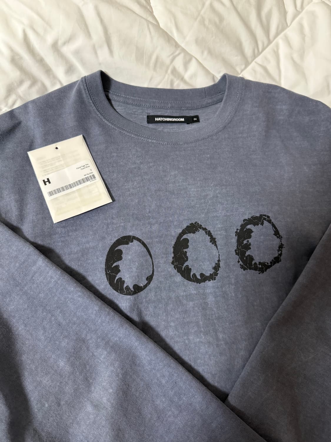 해칭룸 플로럴 에그티 다이드 블루 롱슬리브 상품이미지1