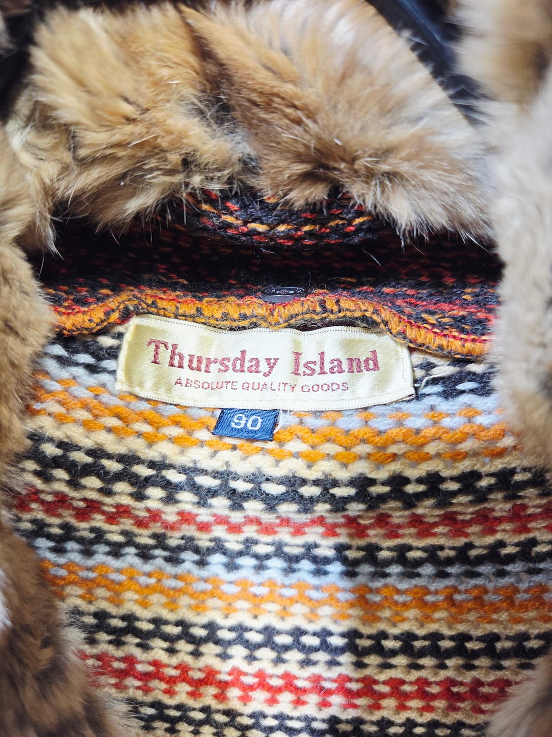 써스데이 아일랜드 에스닉 니트 퍼 케이프_90 상품이미지7