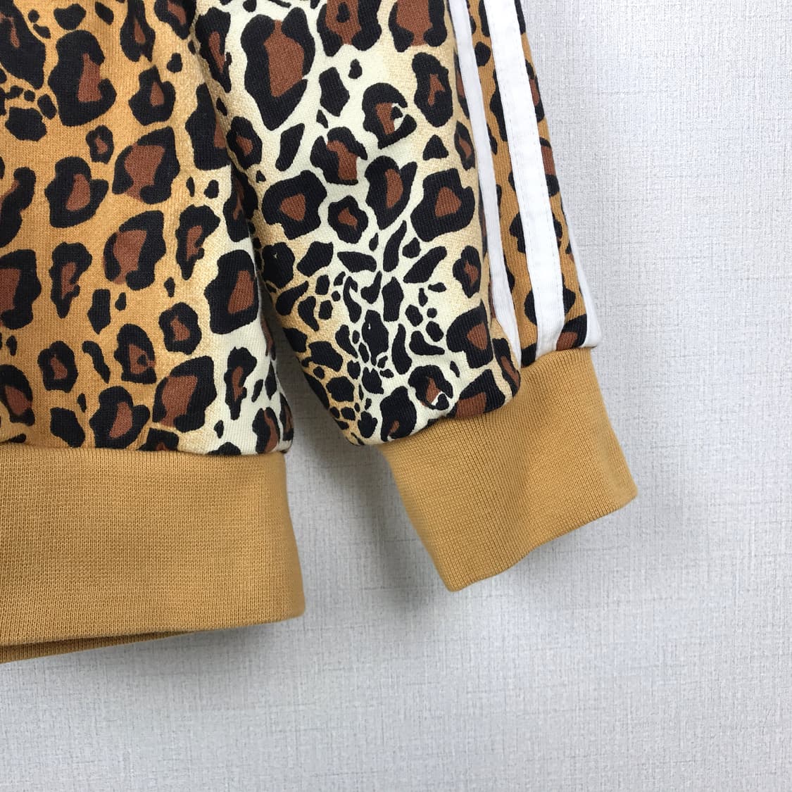 아디다스 오버핏 레오파드 호디 맨투맨 티셔츠 여성S 상품이미지4